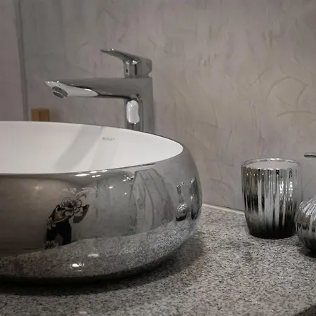 Crystal Apartment *