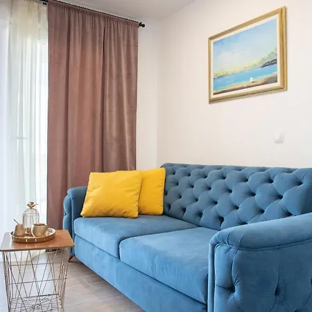 Crystal Apartment *